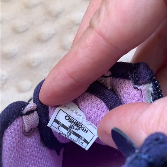 Oshkosh baby sneakers! Size 4 - Picture 5 of 5
